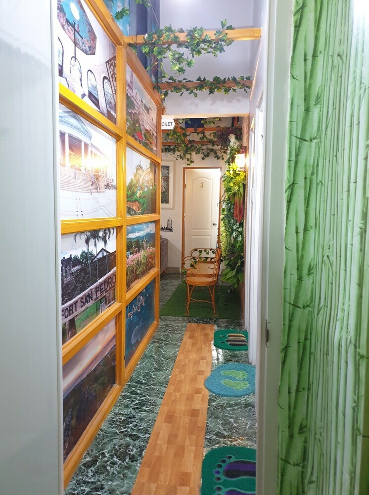 Gardenpod Hostel + Caf�