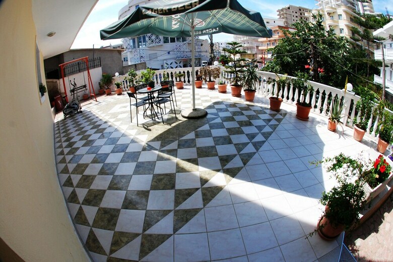 Maksi Apartments