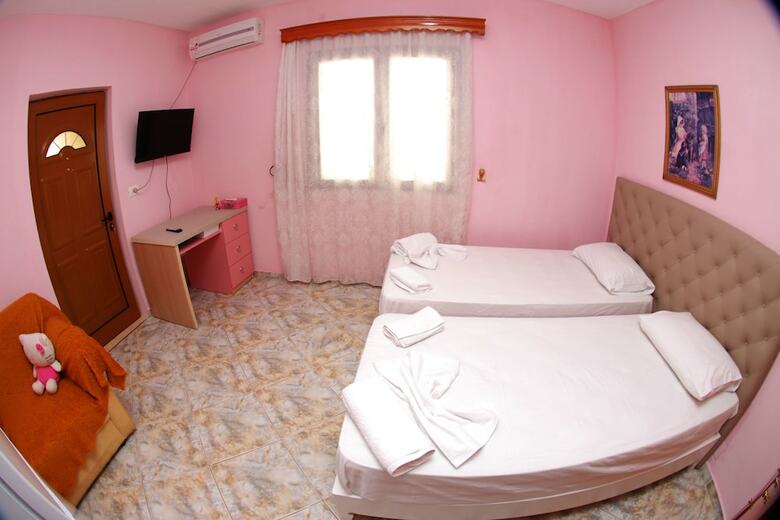 Maksi Apartments