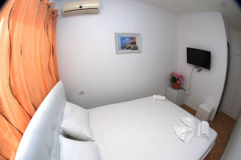Maksi Apartments