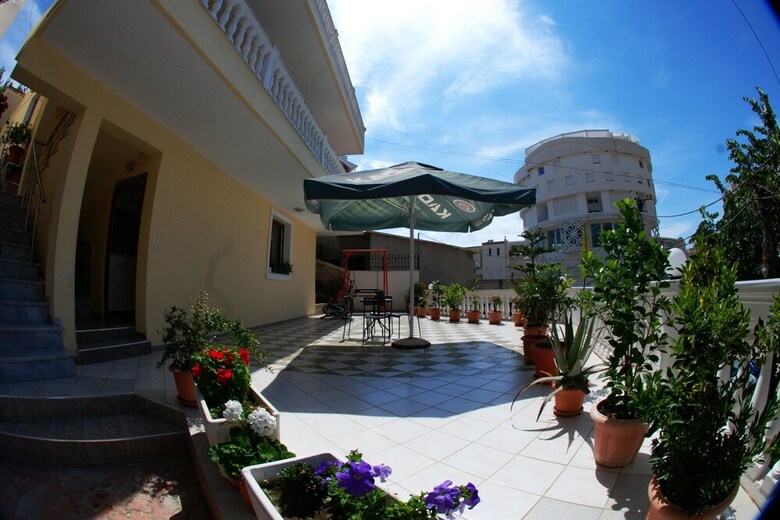 Maksi Apartments