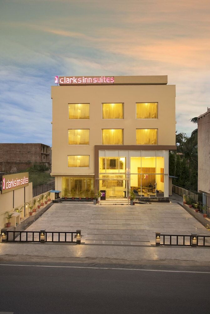 Hotel Clarks Inn Suites Katra