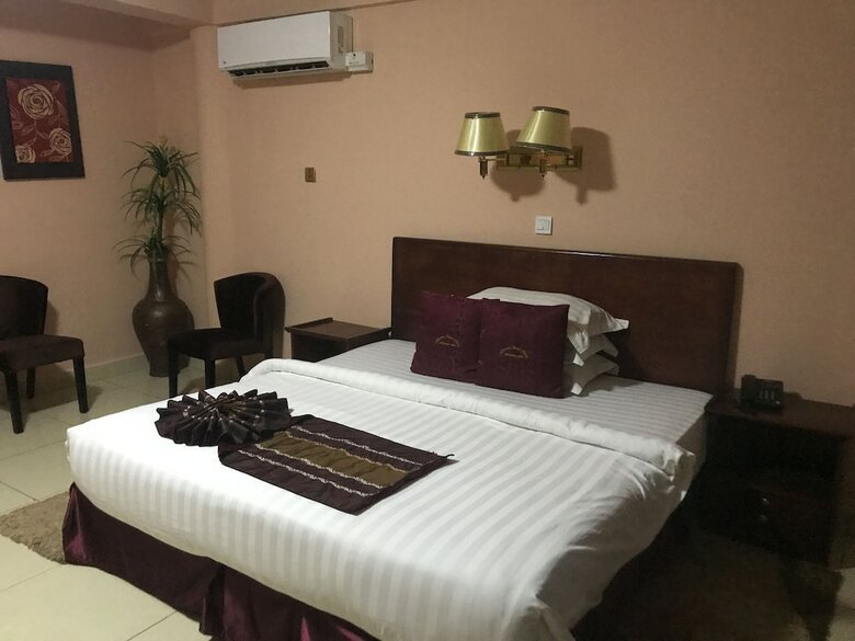 Hotel Akroma Plaza