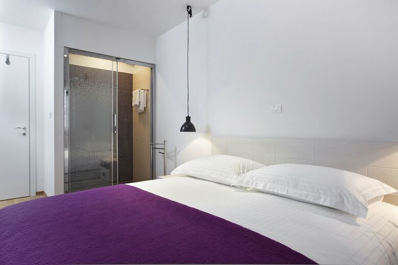 Luxury Apartments Leone