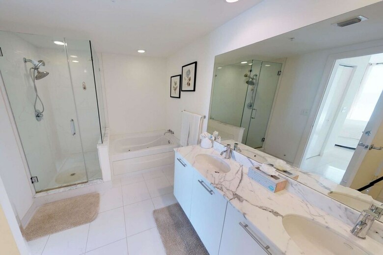 3000 Oasis Grand Blvd #803