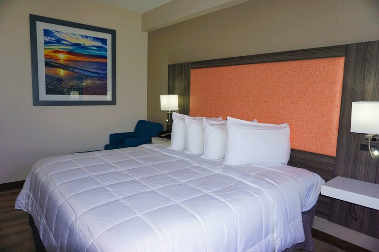 The Waves Hotel, Ascend Hotel Collection