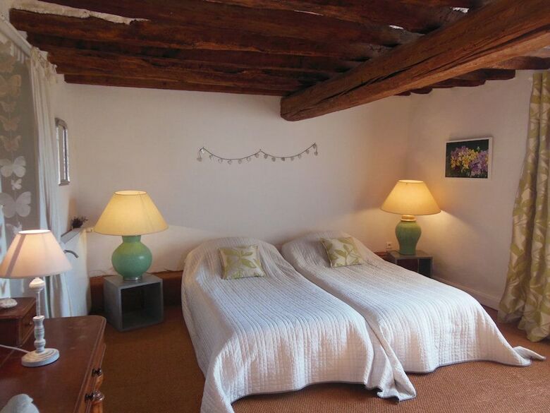 Bed & Breakfast Domaine de Pierravon. Chambres D'h�tes