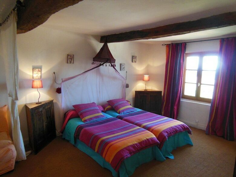 Bed & Breakfast Domaine de Pierravon. Chambres D'h�tes