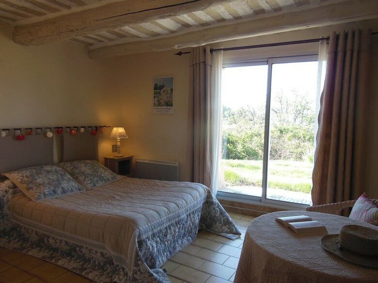 Bed & Breakfast Domaine de Pierravon. Chambres D'h�tes