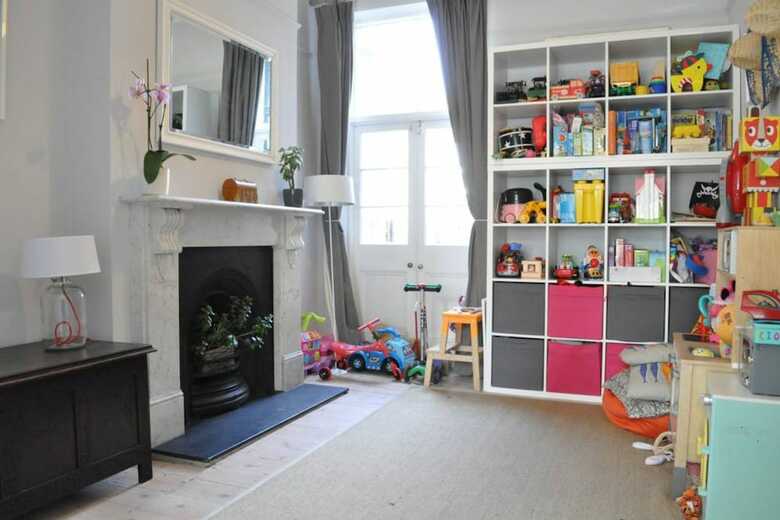 Apartamentos Beautiful 3 Storey Family Home