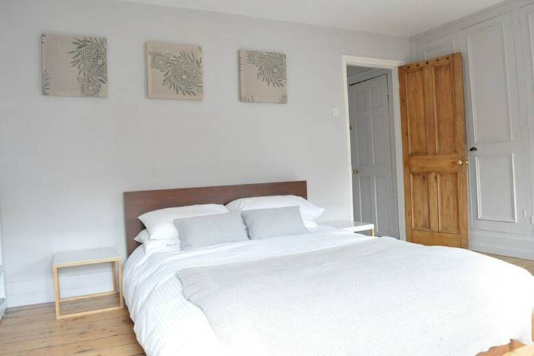 Apartamentos Beautiful 3 Storey Family Home