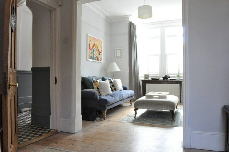 Apartamentos Beautiful 3 Storey Family Home
