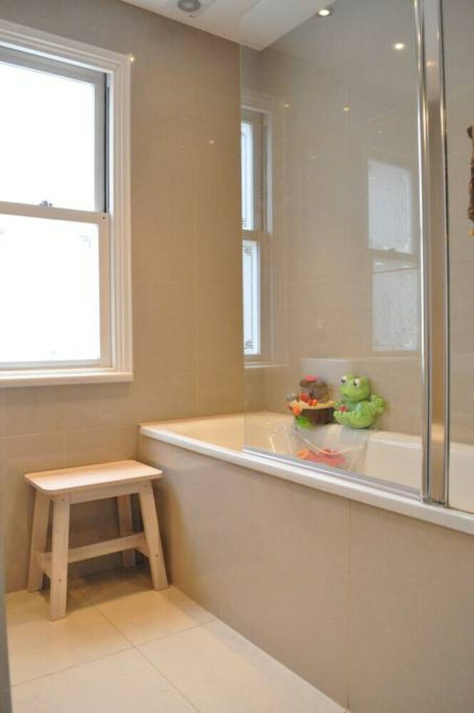 Apartamentos Beautiful 3 Storey Family Home
