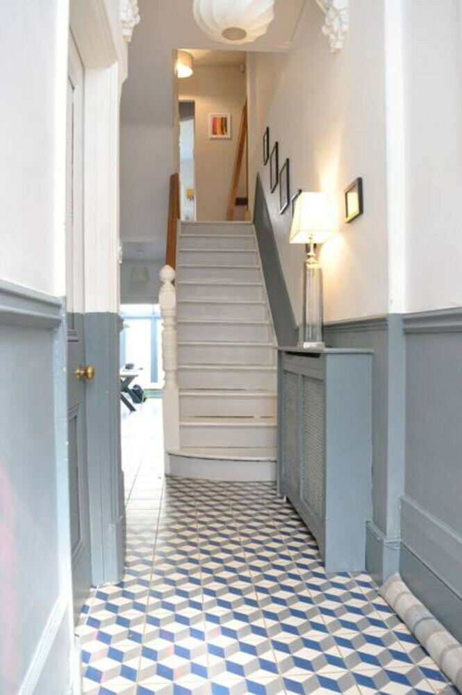 Apartamentos Beautiful 3 Storey Family Home