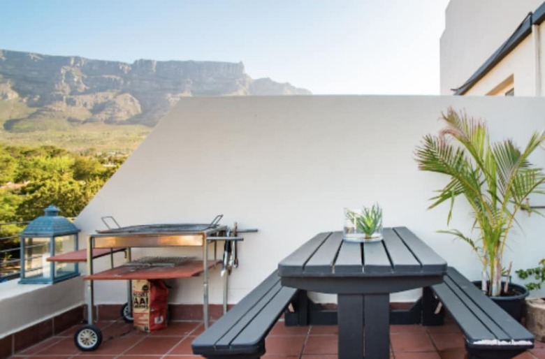 Newly-renovated Top Floor Studio Apartment In Gardens