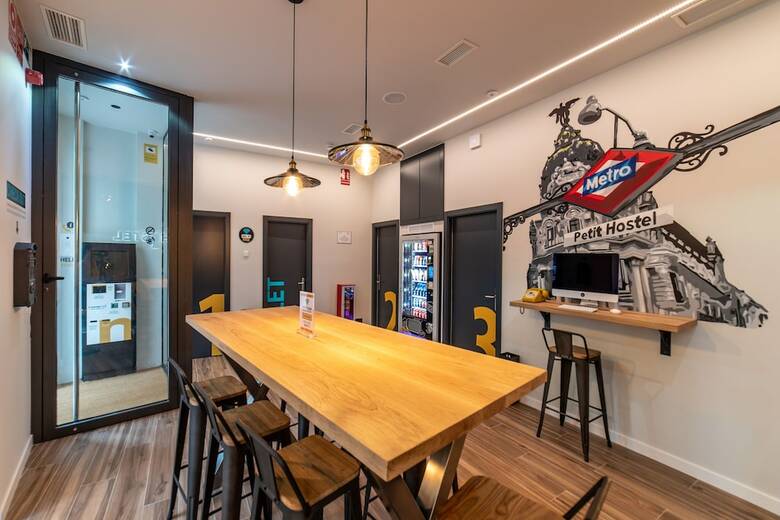 Hostal Petit Hostel
