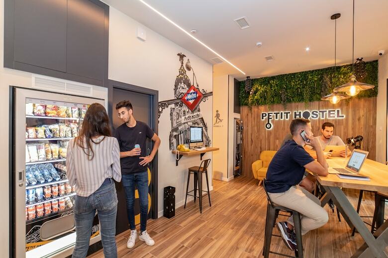 Hostal Petit Hostel