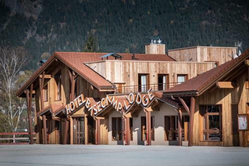 Hotel Base Camp Lodge