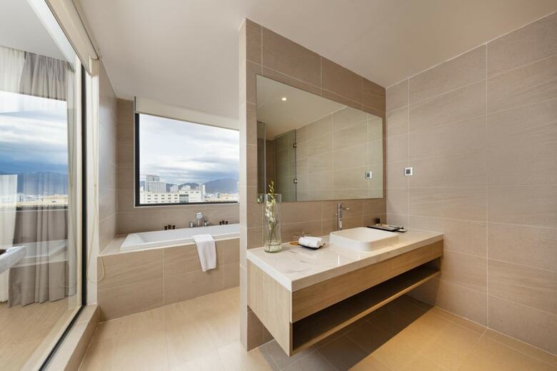 Dqua Hotel And Apartment