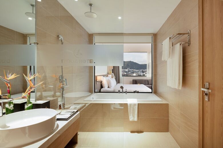 Dqua Hotel And Apartment