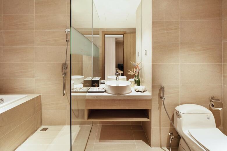 Dqua Hotel And Apartment