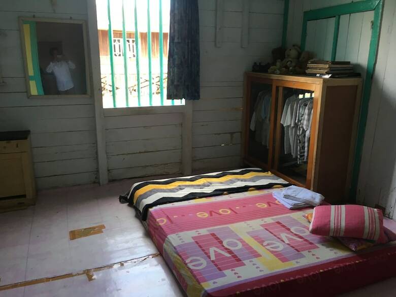 Bed & Breakfast Arut Riverside Orangutan Guest House