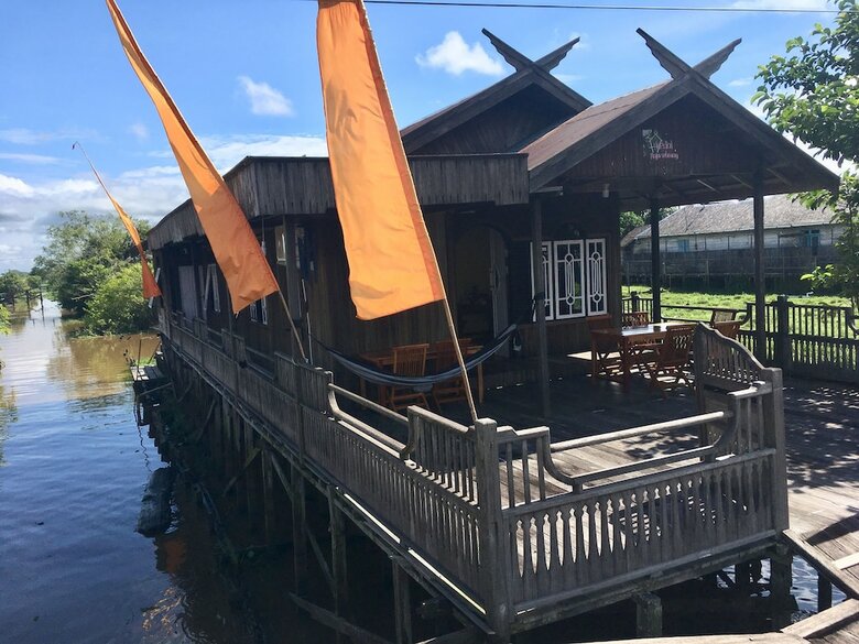 Bed & Breakfast Arut Riverside Orangutan Guest House