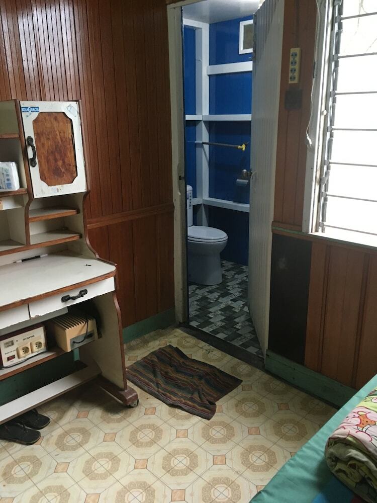 Bed & Breakfast Arut Riverside Orangutan Guest House
