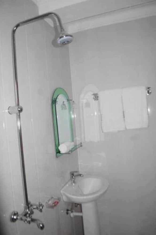 Tj Global Hotel Kasese