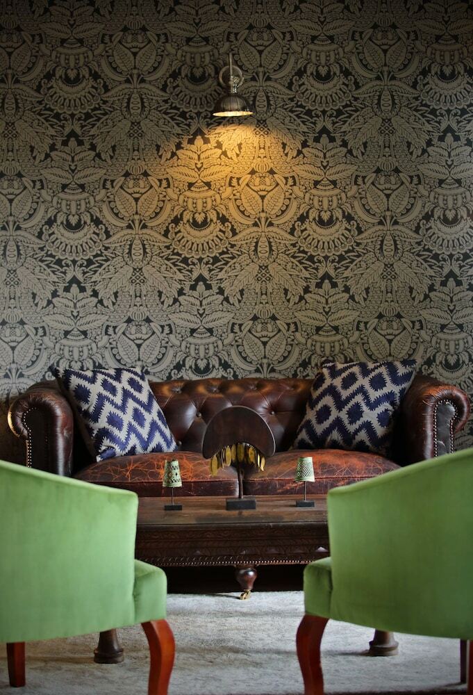 Hotel Latitude 0 Degrees