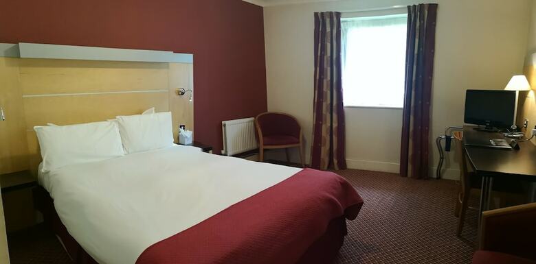 Tudor Lodge Hotel