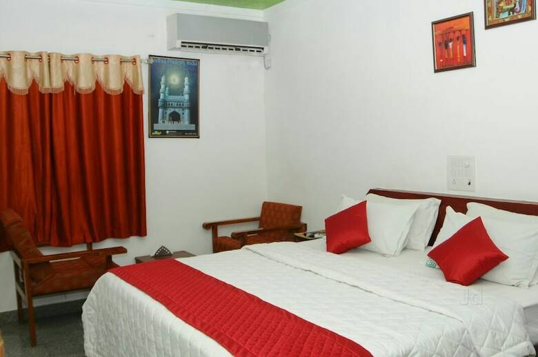 Hotel Iroomz Sapthagiri Balla