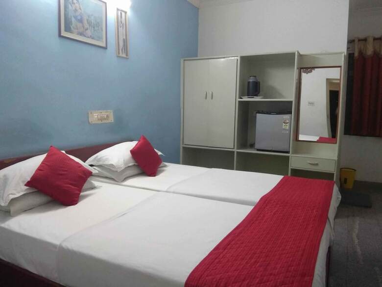 Hotel Iroomz Sapthagiri Balla