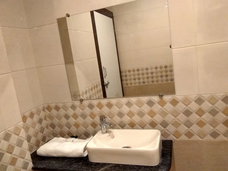 Hotel Jk Rooms 126 Parashar Legacy - Station