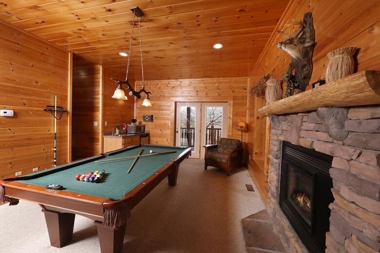 Mountain Sunrise - Five Bedroom Cabin