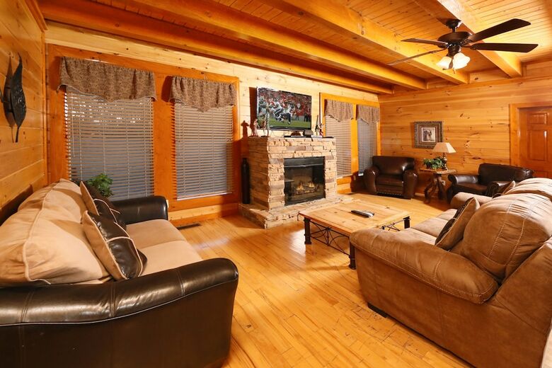 Smoky Mountain Cinema - Six Bedroom Cabin