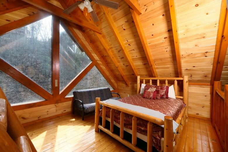Smoky Mountain Cinema - Six Bedroom Cabin