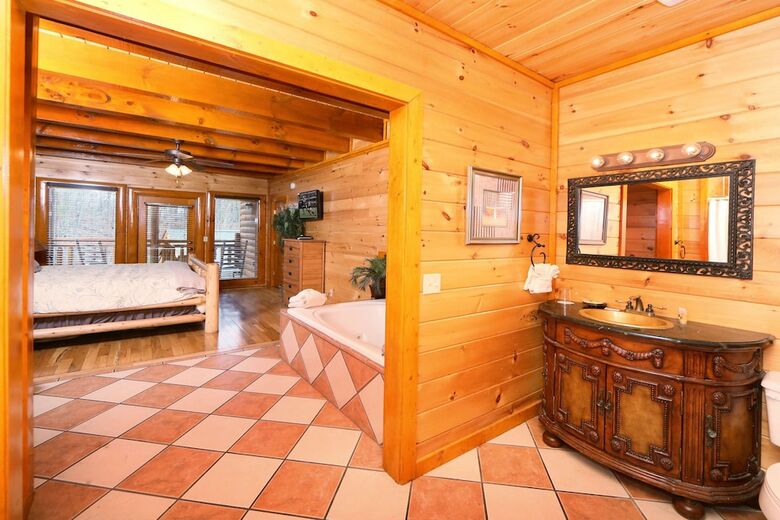 Smoky Mountain Cinema - Six Bedroom Cabin