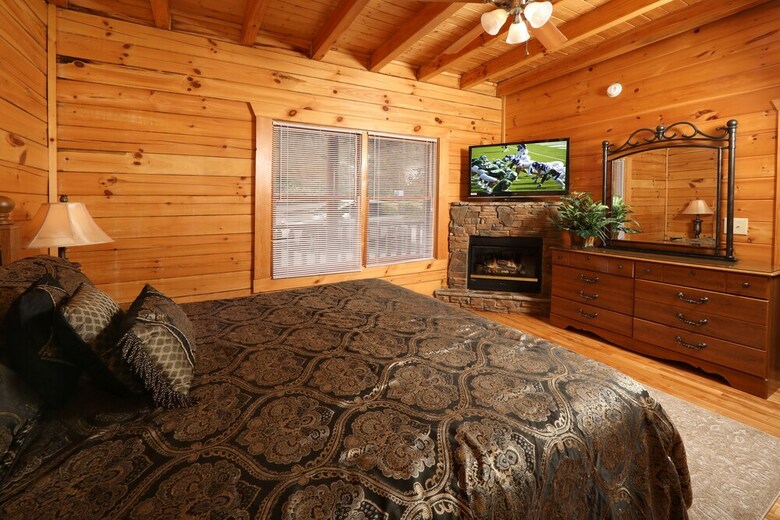 Majestic Mountain Pool Lodge - Seven Bedroom Cabin