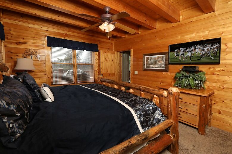 Ridgetop Theatre Lodge - Six Bedroom Cabin