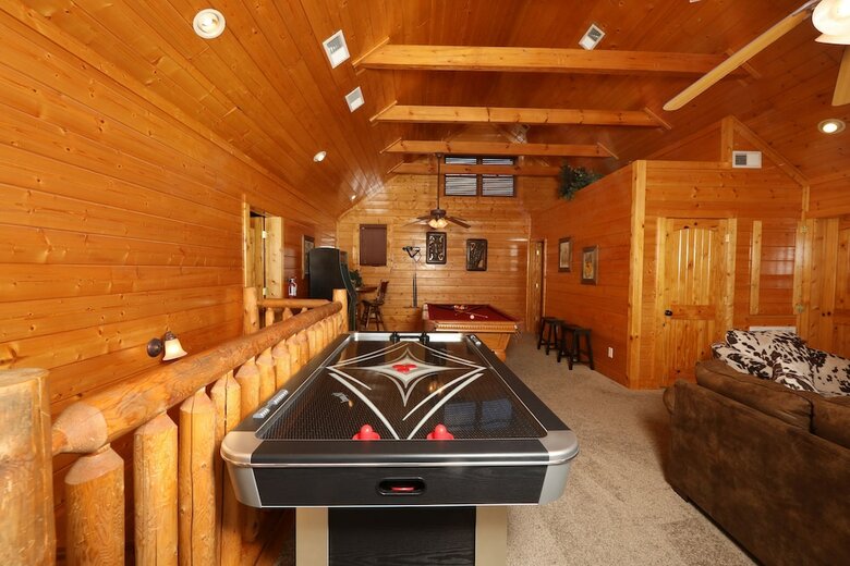 Ridgetop Theatre Lodge - Six Bedroom Cabin