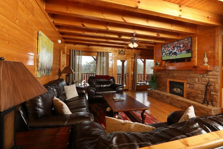 Ridgetop Theatre Lodge - Six Bedroom Cabin