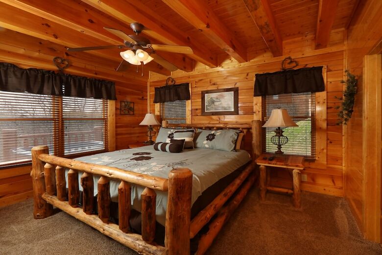 Ridgetop Theatre Lodge - Six Bedroom Cabin
