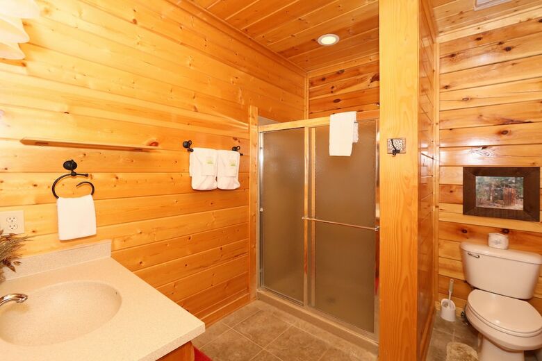 Howling Wolf - One Bedroom Cabin