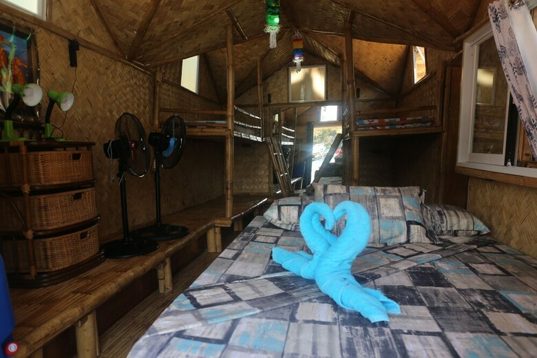 Hotel Paolyn Floating House Restaurant