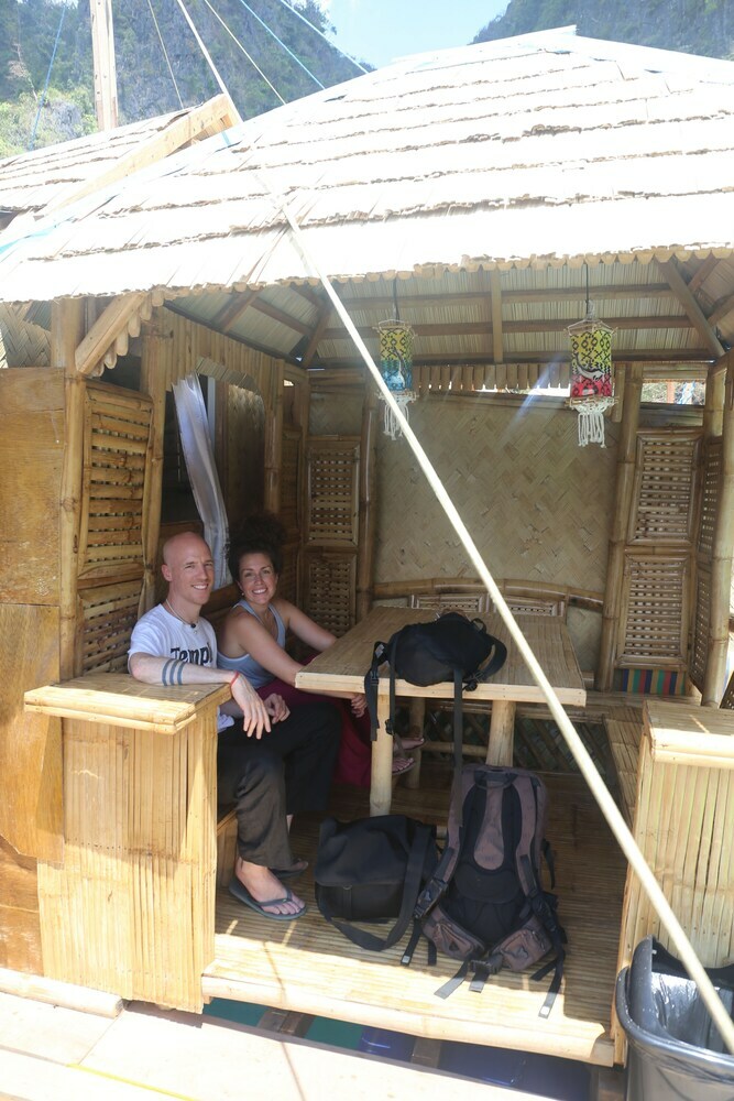Hotel Paolyn Floating House Restaurant