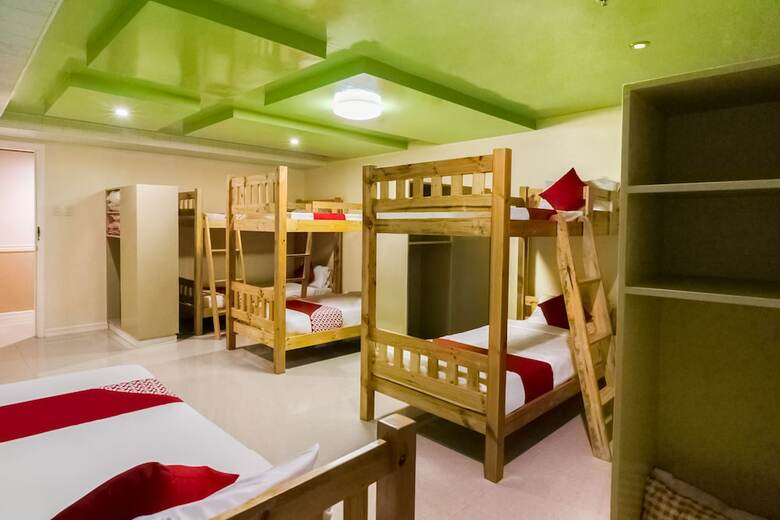 Hostal Oyo 240 Country Artist Hotel