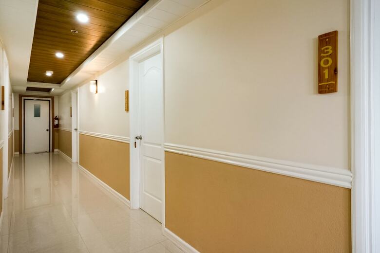 Hostal Oyo 240 Country Artist Hotel