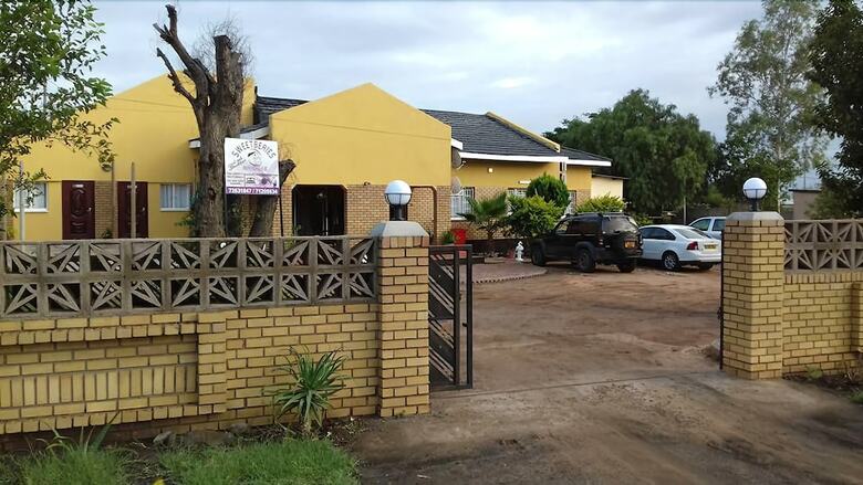 Hotel Sweetberries Bed & Breakfast