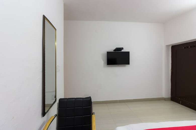 Oyo 8951 Hotel Royal Regency